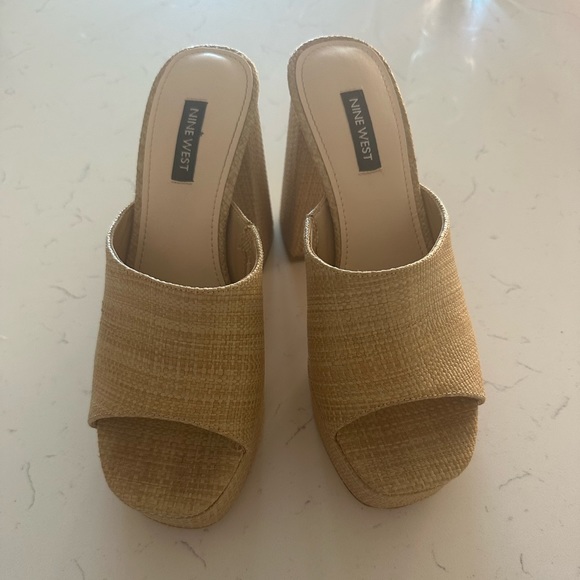 Platform Rattan Mule - Picture 3 of 4